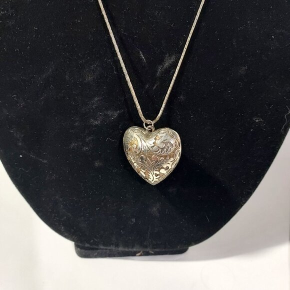 Heart Pendant 80's Tooled Puffed Pewter Silver Color Necklace & Earrings - Picture 12 of 12